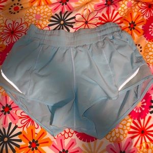 Lululemon blue hotty hot 2.5” shorts size 4